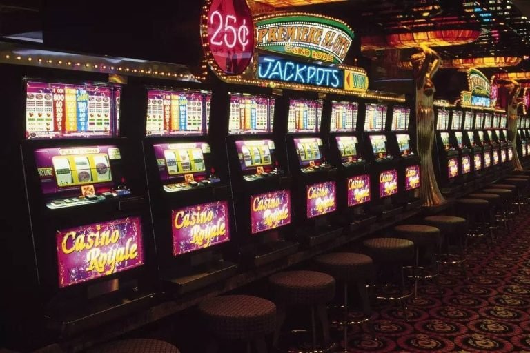Antarmuka permainan slot online favorit di rutanslot dengan grafis warna-warni